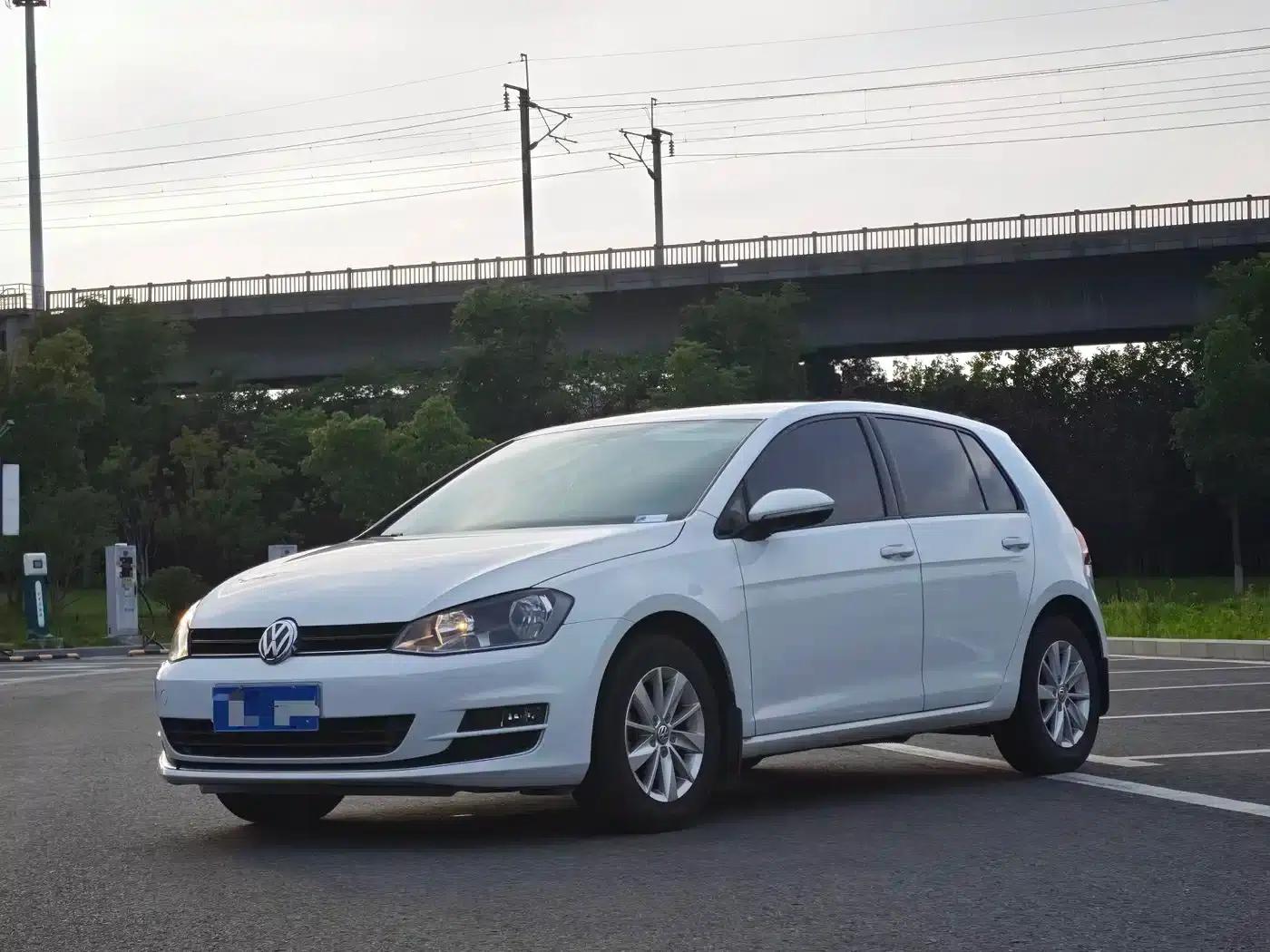 2014 Golf 1.6L Automatic Fashion Edition — миниатюра 1