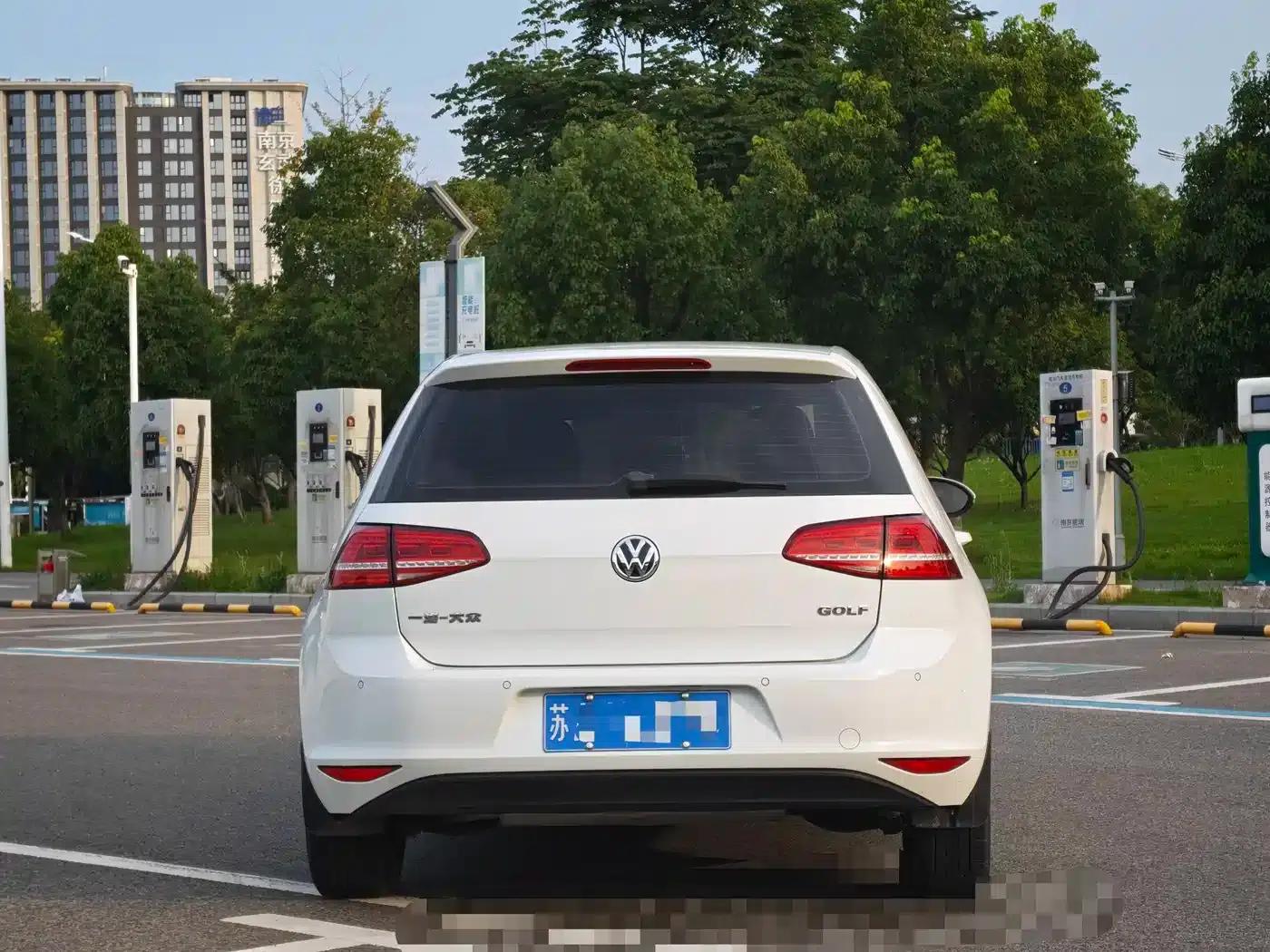 2014 Golf 1.6L Automatic Fashion Edition — миниатюра 4