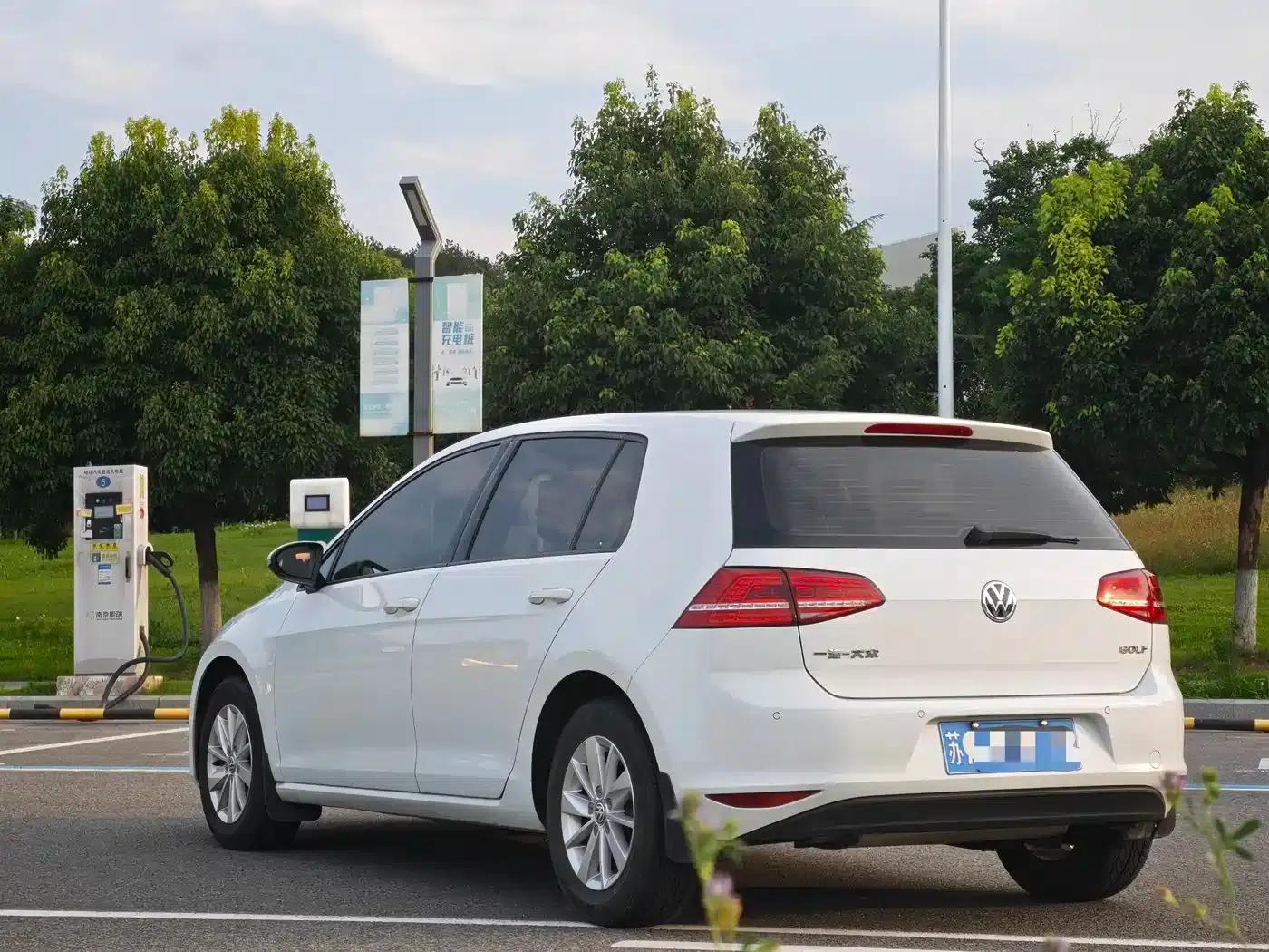 2014 Golf 1.6L Automatic Fashion Edition — миниатюра 6