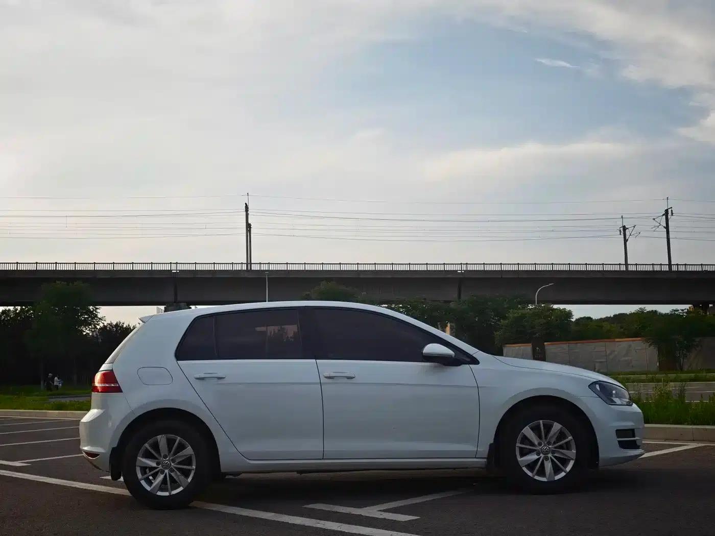 2014 Golf 1.6L Automatic Fashion Edition — миниатюра 8