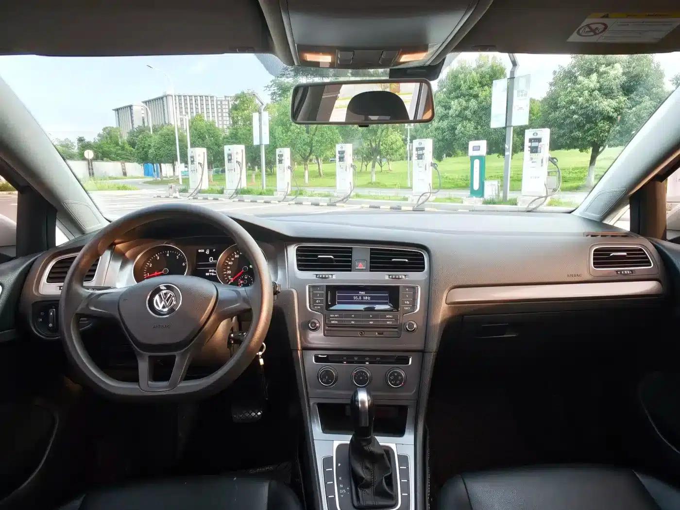 2014 Golf 1.6L Automatic Fashion Edition — миниатюра 9