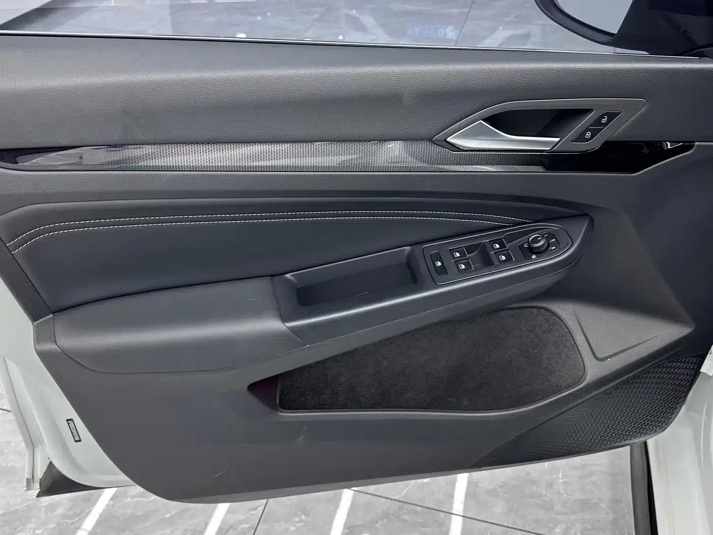 2023 Golf Facelift 280TSI DSG R-Line Lite — миниатюра 4