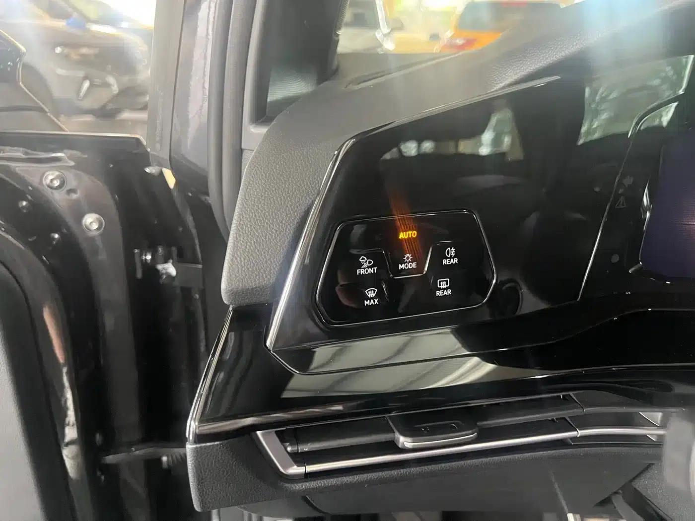 2023 Golf 280TSI DSG R-Line Lite — миниатюра 14