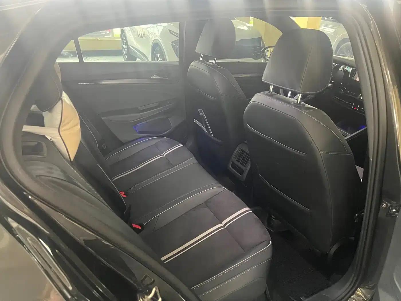 2023 Golf 280TSI DSG R-Line Lite — миниатюра 8