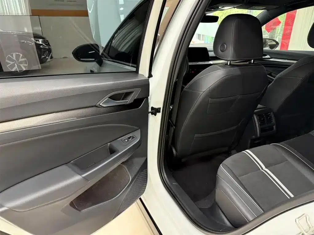 2021 Golf 280TSI DSG R-Line — миниатюра 17