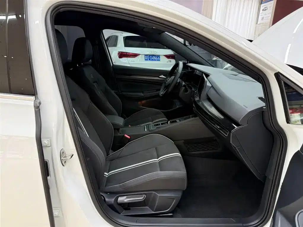 2021 Golf 280TSI DSG R-Line — миниатюра 21