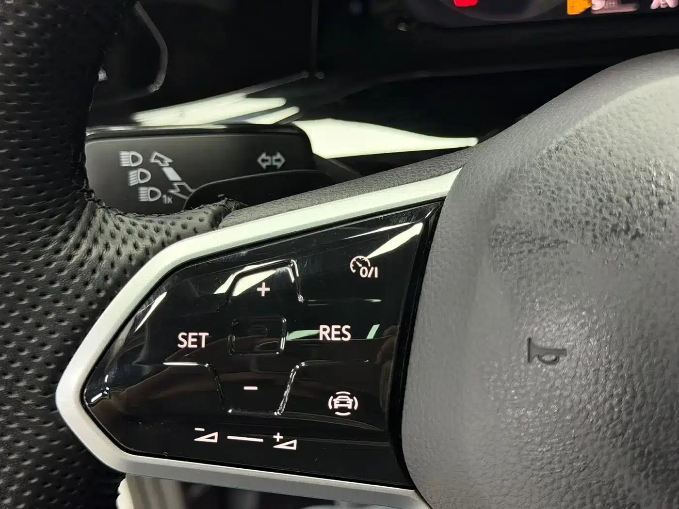 2023 Golf 280TSI DSG R-Line — миниатюра 9