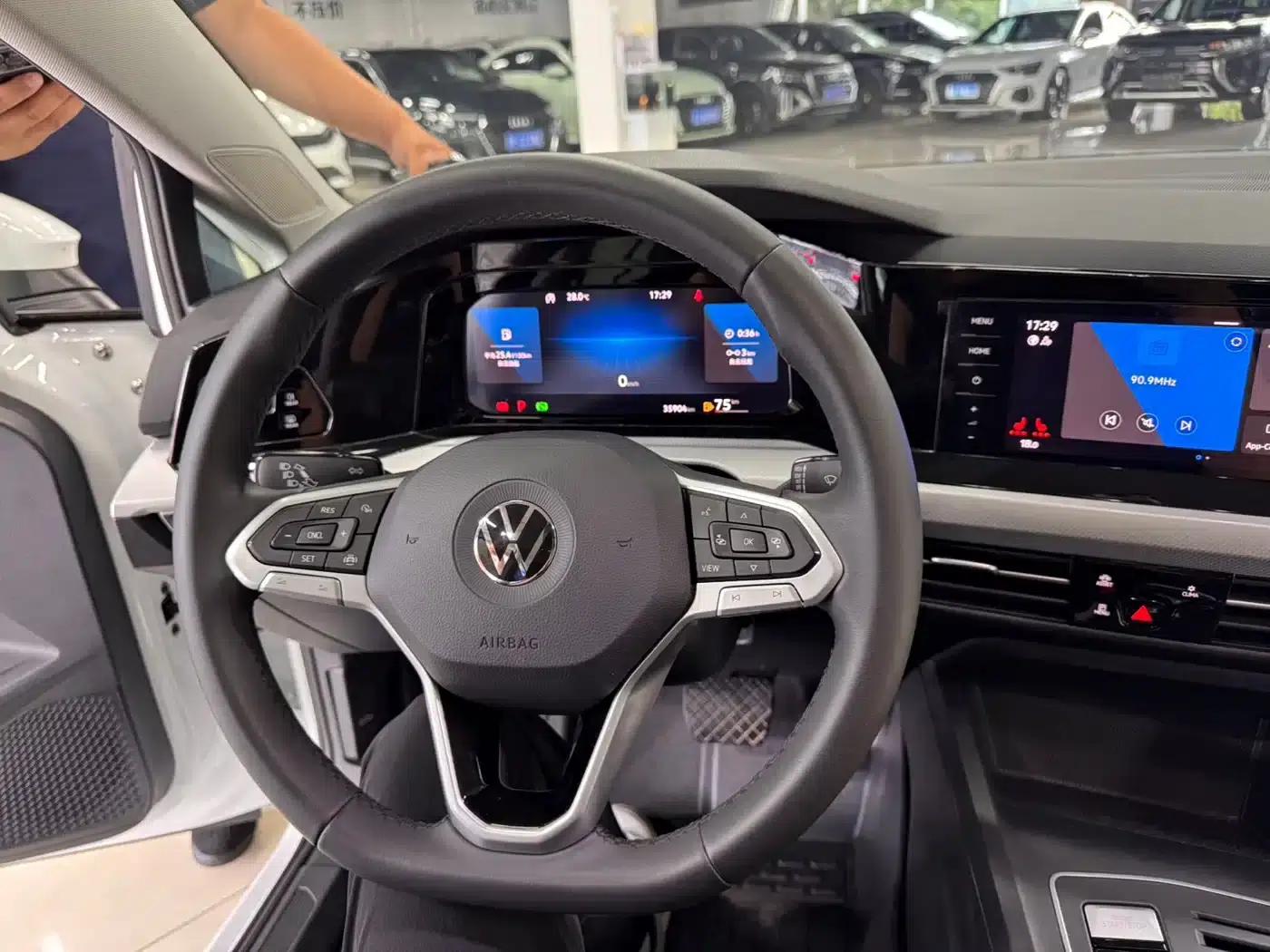 2023 Golf Facelift 280TSI DSG Pro — миниатюра 12