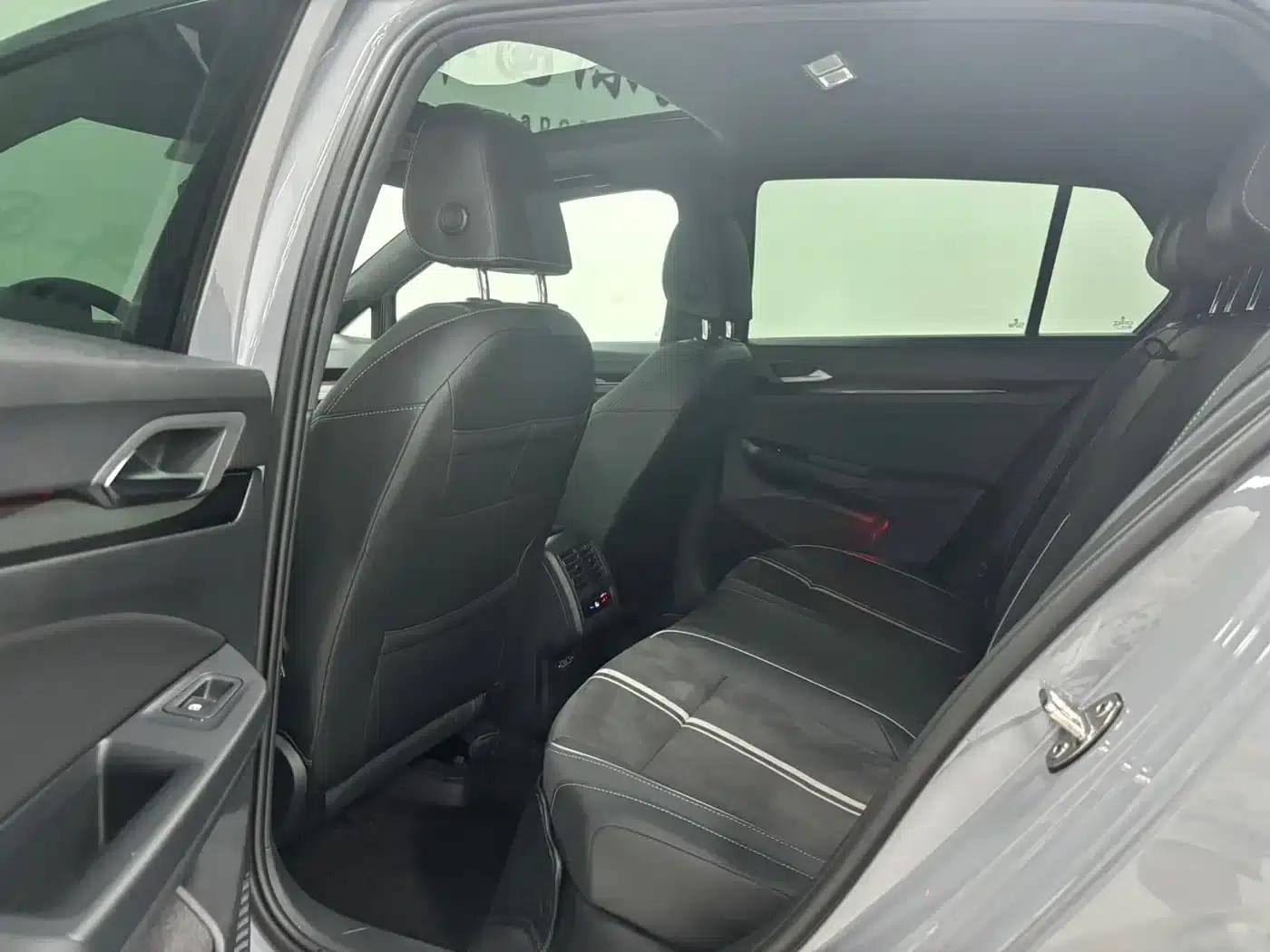 2023 Golf 280TSI DSG R-Line Lite — миниатюра 19