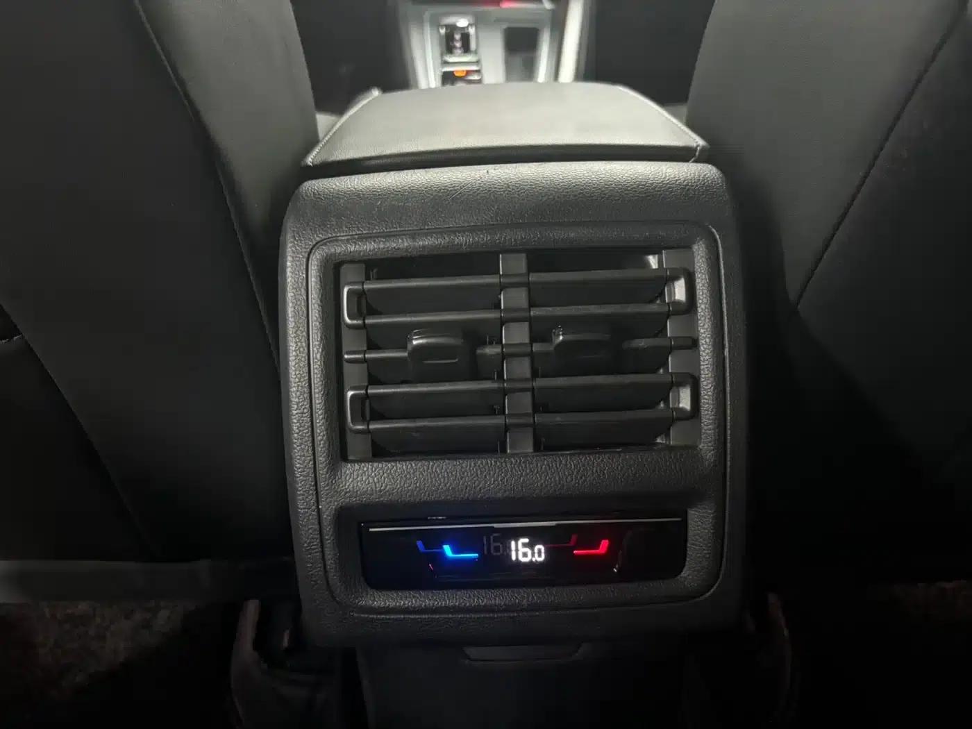 2023 Golf 280TSI DSG R-Line Lite — миниатюра 20