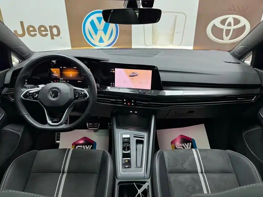 2023 Golf 280TSI DSG R-Line Lite — миниатюра 9