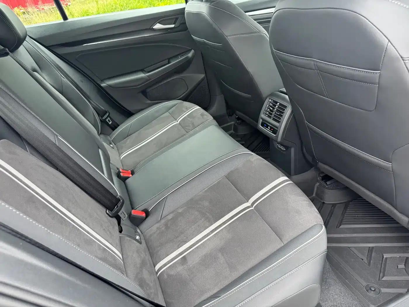 2023 Golf 280TSI DSG R-Line Lite — миниатюра 14