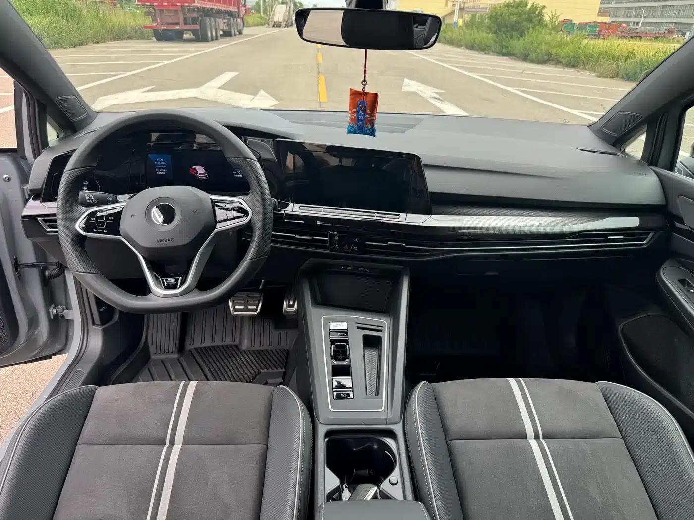 2023 Golf 280TSI DSG R-Line Lite — миниатюра 8