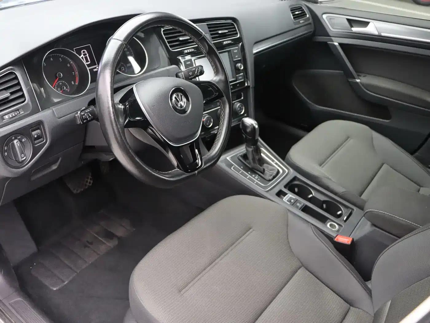 2017 Golf 230TSI Automatic Comfort Millionth Unit Commemorative Edition — миниатюра 16