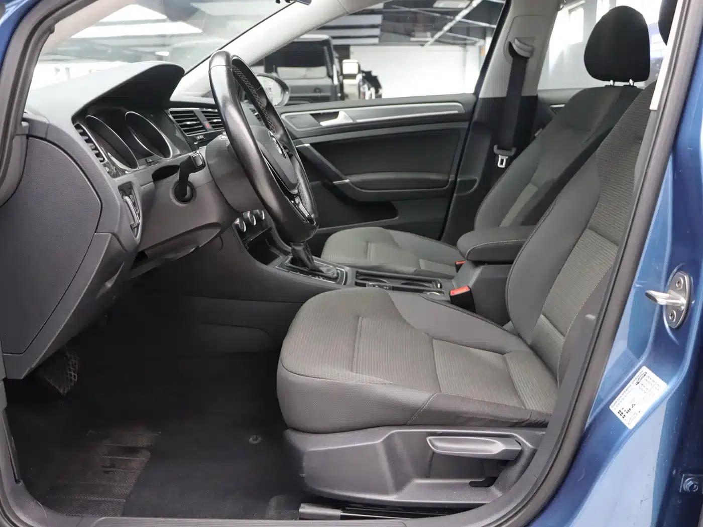 2017 Golf 230TSI Automatic Comfort Millionth Unit Commemorative Edition — миниатюра 17