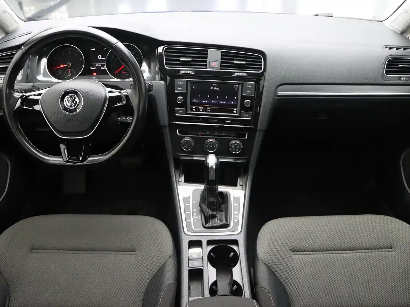 2017 Golf 230TSI Automatic Comfort Millionth Unit Commemorative Edition — миниатюра 18