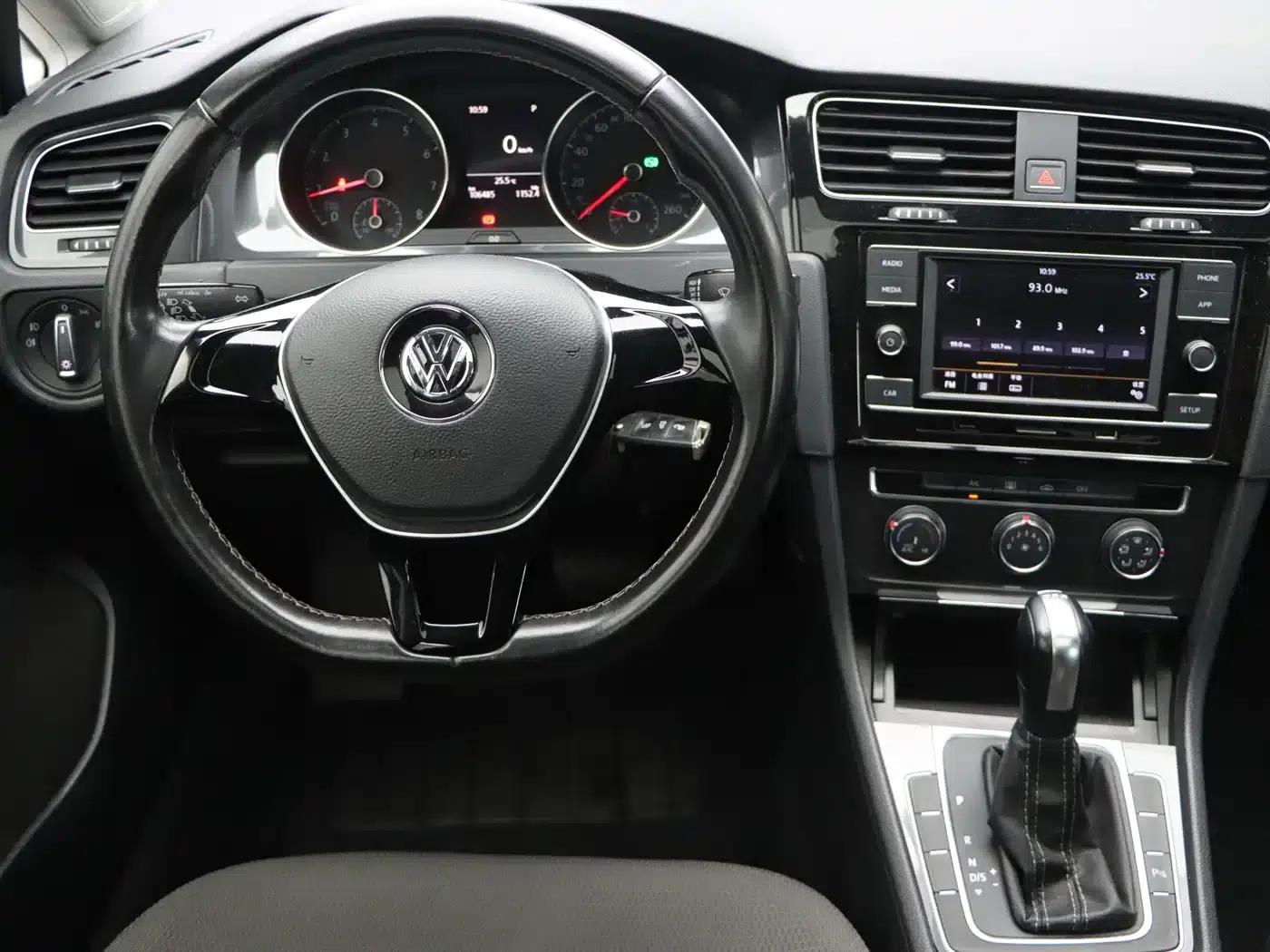 2017 Golf 230TSI Automatic Comfort Millionth Unit Commemorative Edition — миниатюра 20