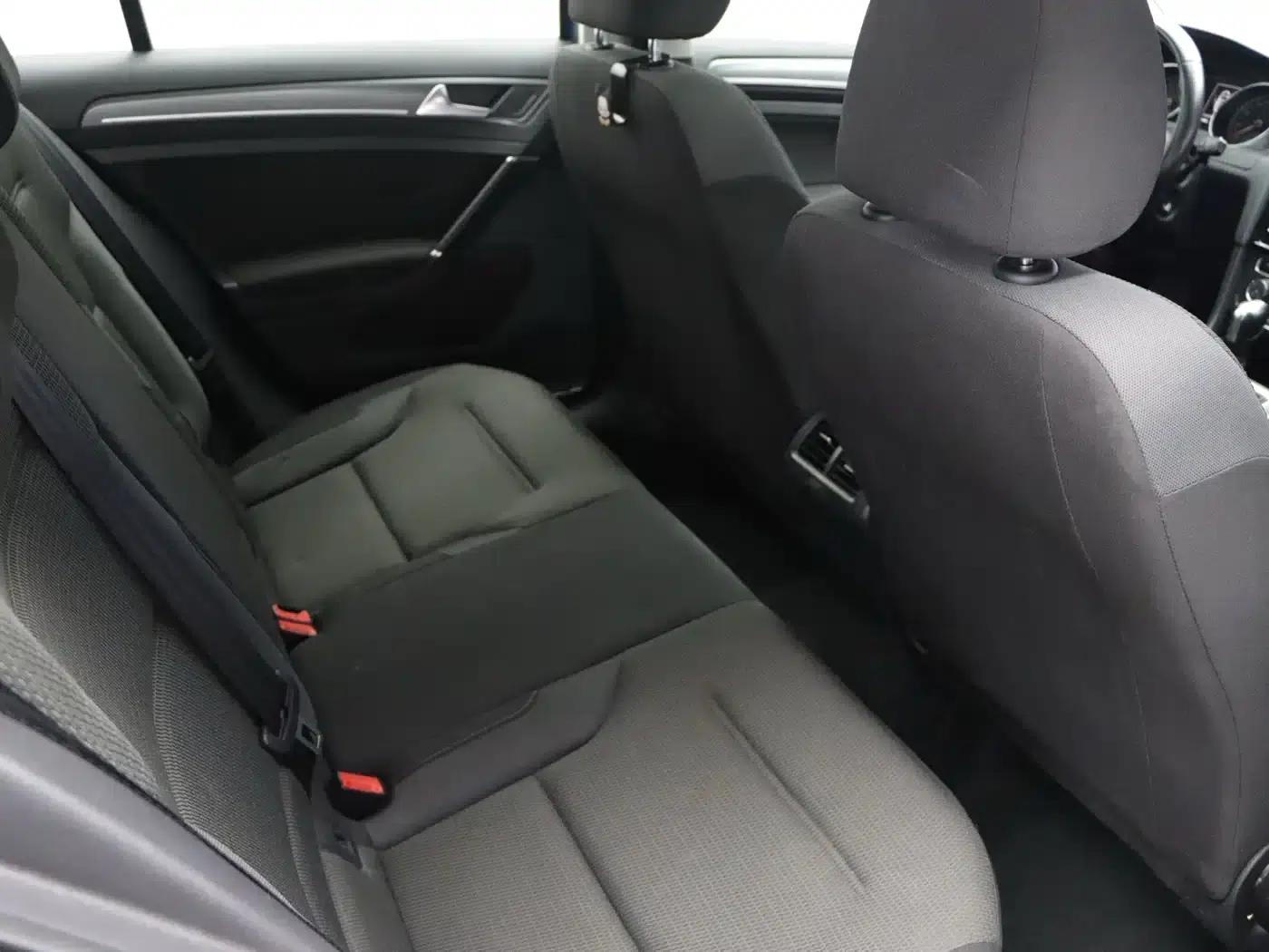 2017 Golf 230TSI Automatic Comfort Millionth Unit Commemorative Edition — миниатюра 23