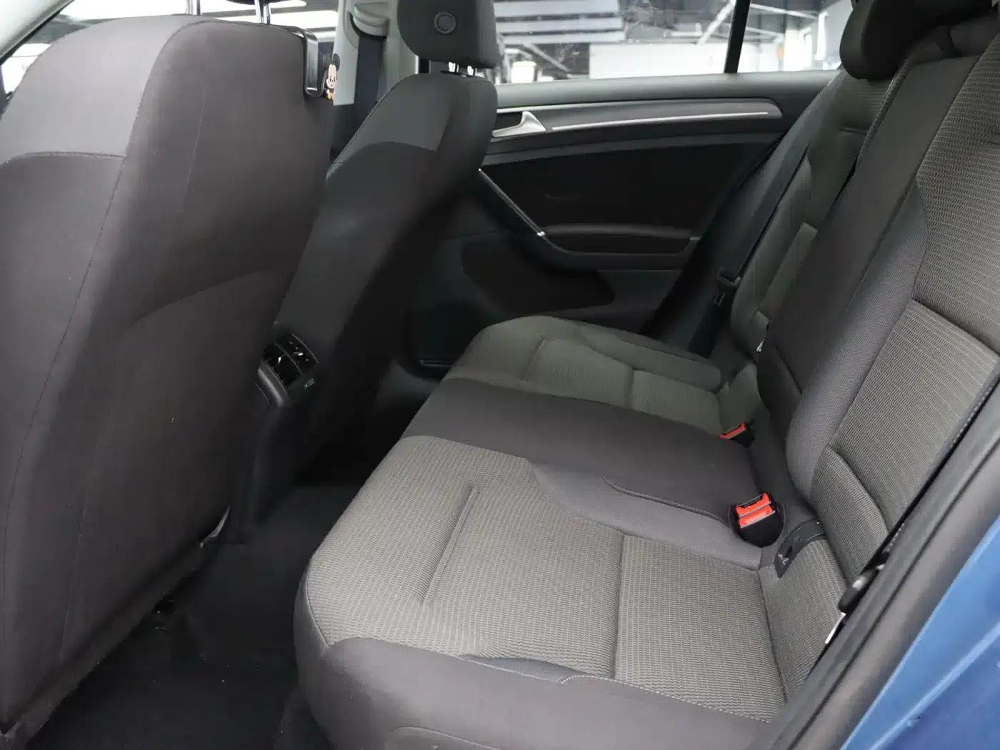 2017 Golf 230TSI Automatic Comfort Millionth Unit Commemorative Edition — миниатюра 26