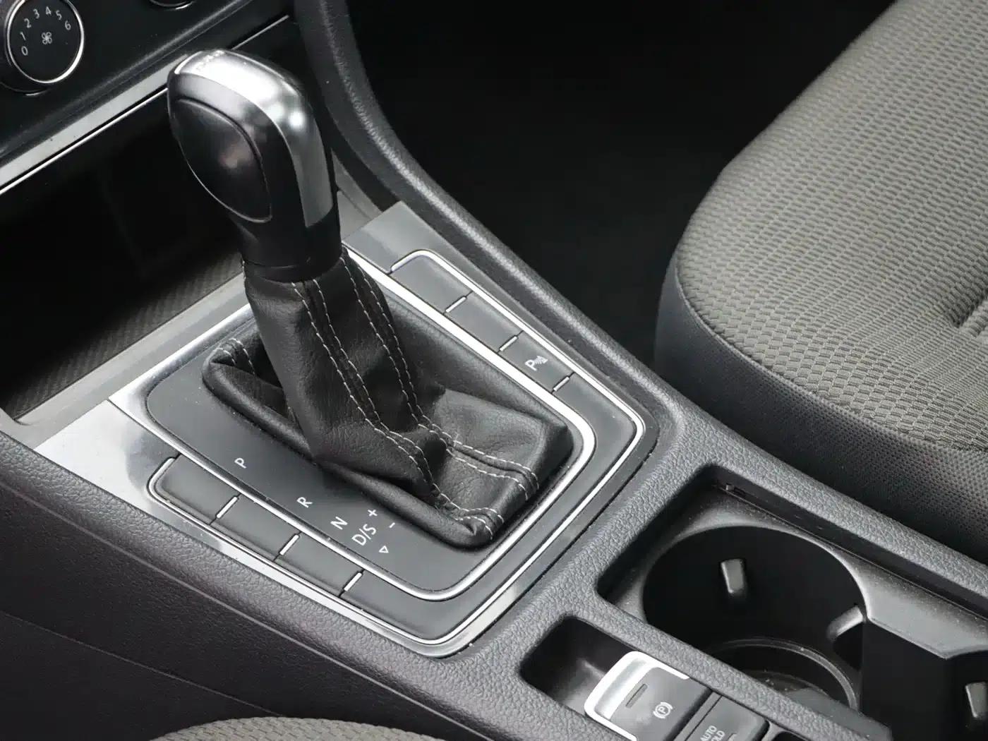 2017 Golf 230TSI Automatic Comfort Millionth Unit Commemorative Edition — миниатюра 27