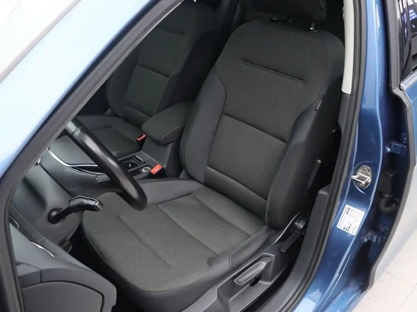 2017 Golf 230TSI Automatic Comfort Millionth Unit Commemorative Edition — миниатюра 30