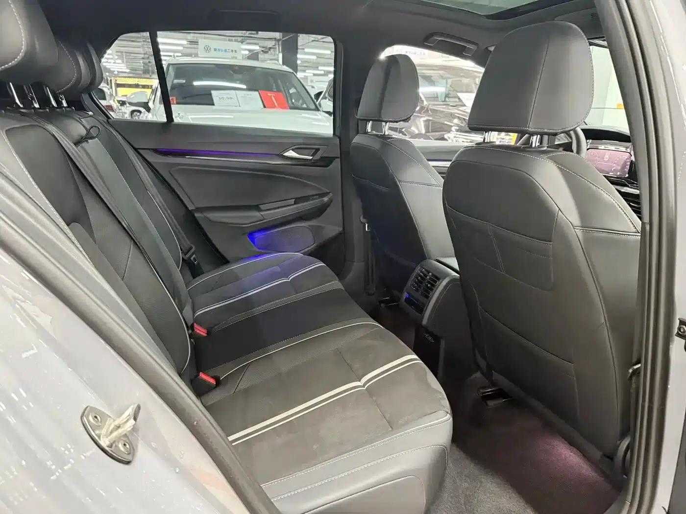2023 Golf 280TSI DSG R-Line Lite — миниатюра 11