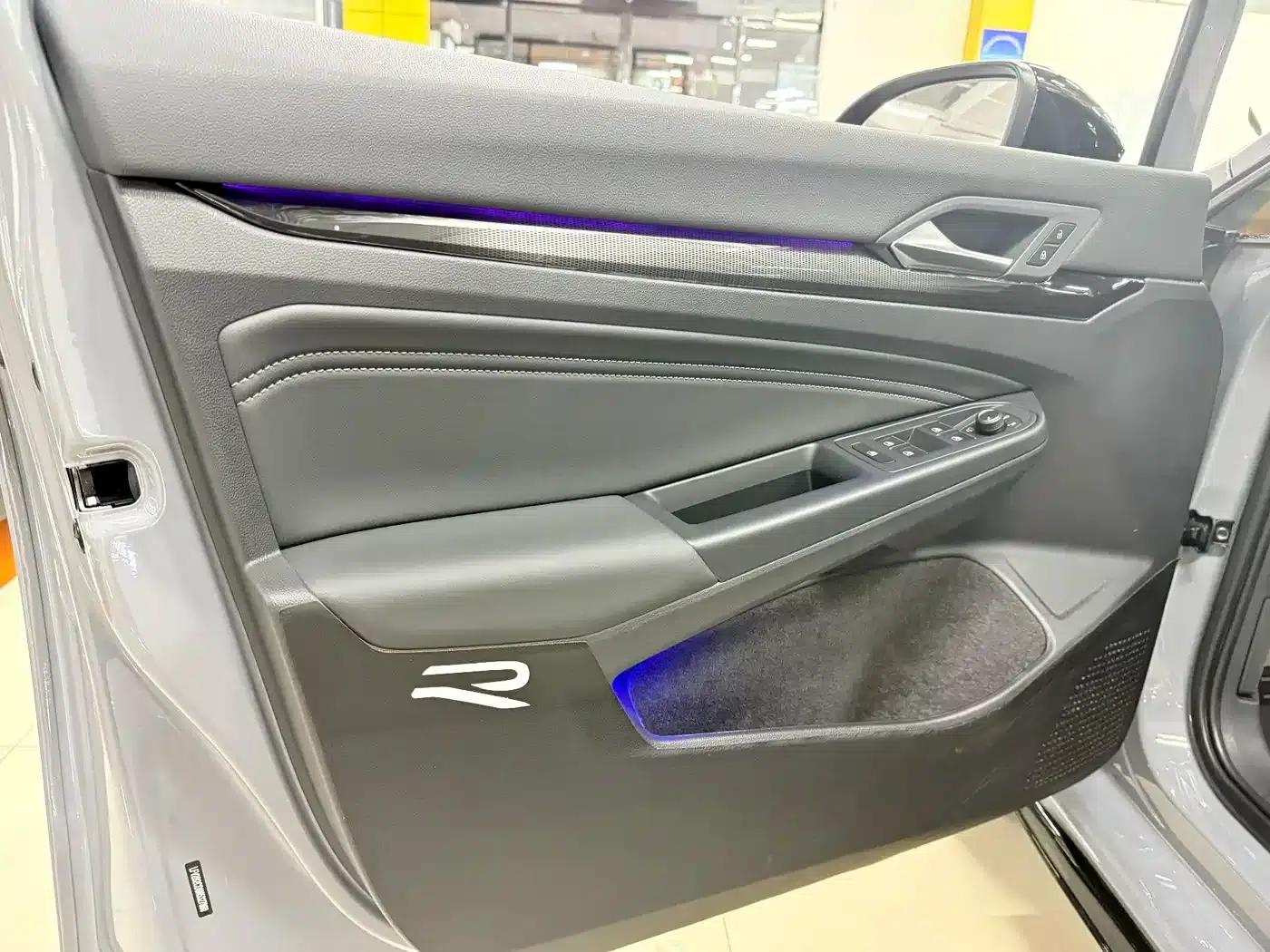 2023 Golf 280TSI DSG R-Line Lite — миниатюра 7