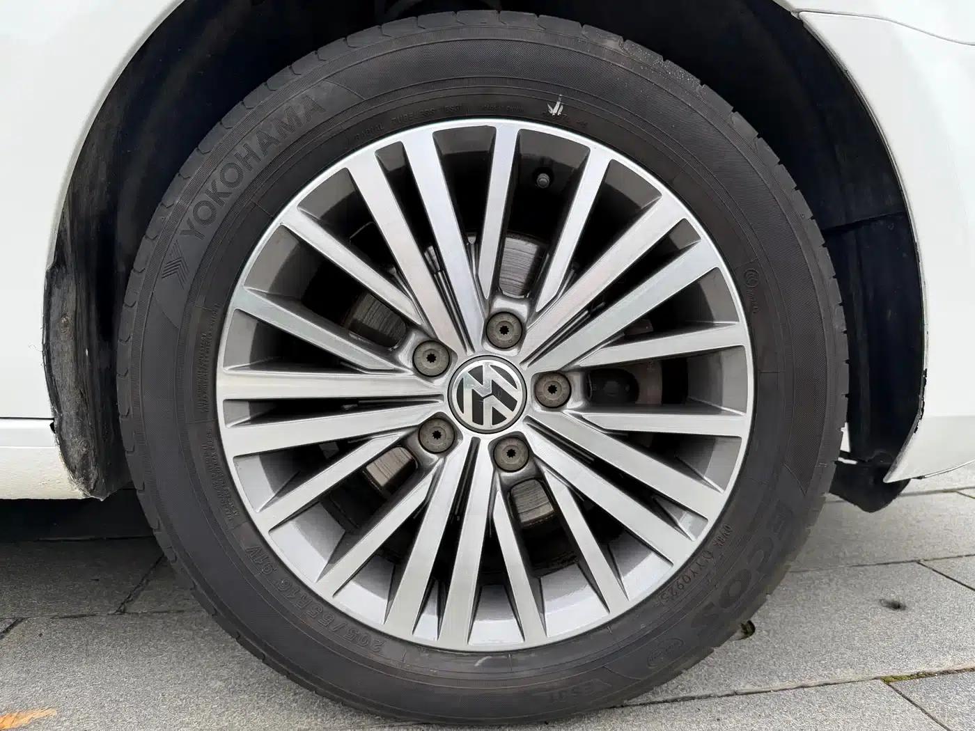 2012 Golf 1.4TSI Automatic Luxury — миниатюра 17