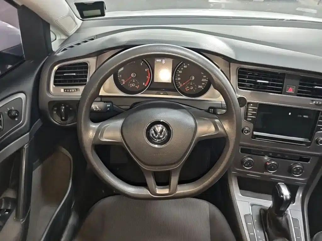 2016 Golf 1.6L Automatic Fashion Edition — миниатюра 11