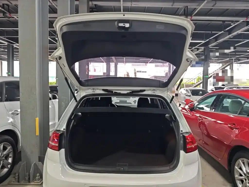 2016 Golf 1.6L Automatic Fashion Edition — миниатюра 19