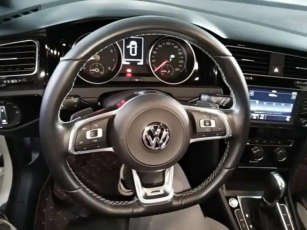 2017 Golf 280TSI Automatic R-Line Millionth Unit Edition — миниатюра 11