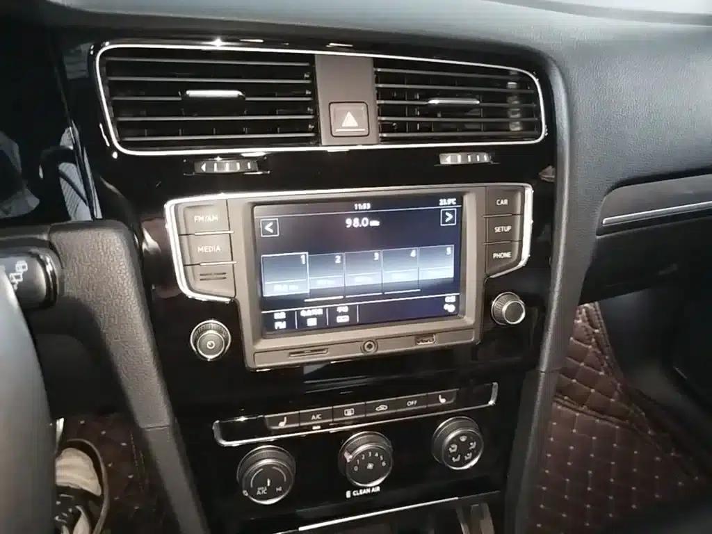 2017 Golf 280TSI Automatic R-Line Millionth Unit Edition — миниатюра 13