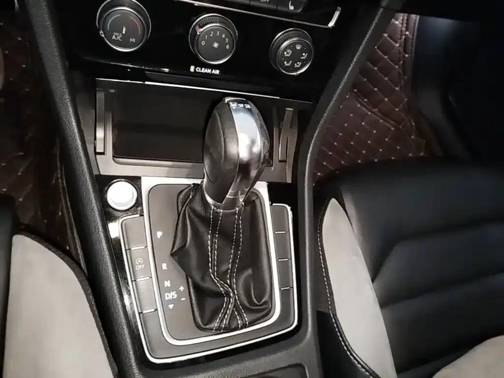 2017 Golf 280TSI Automatic R-Line Millionth Unit Edition — миниатюра 14