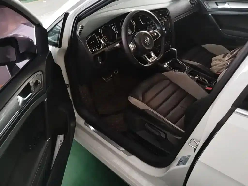 2017 Golf 280TSI Automatic R-Line Millionth Unit Edition — миниатюра 16
