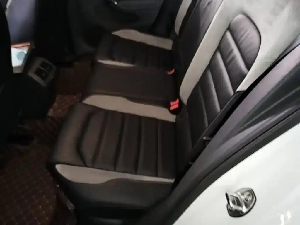 2017 Golf 280TSI Automatic R-Line Millionth Unit Edition — миниатюра 17