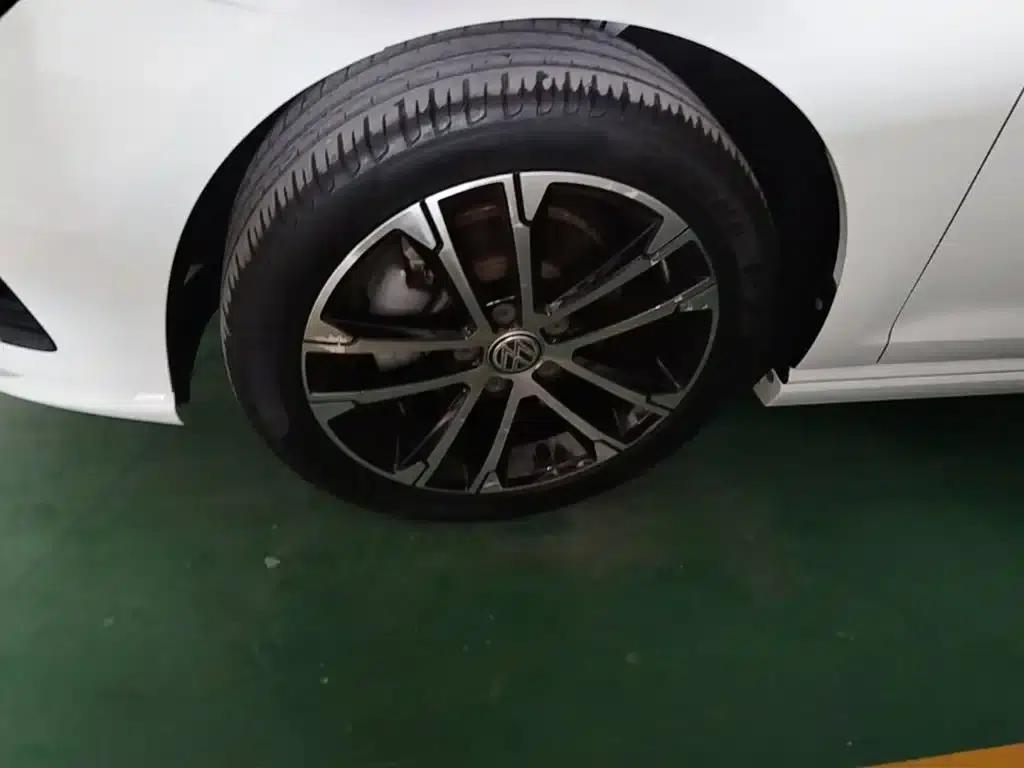 2017 Golf 280TSI Automatic R-Line Millionth Unit Edition — миниатюра 23