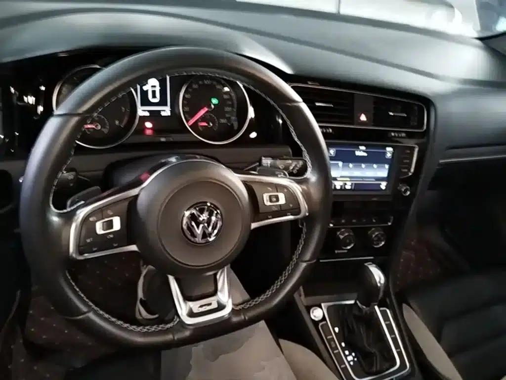 2017 Golf 280TSI Automatic R-Line Millionth Unit Edition — миниатюра 10