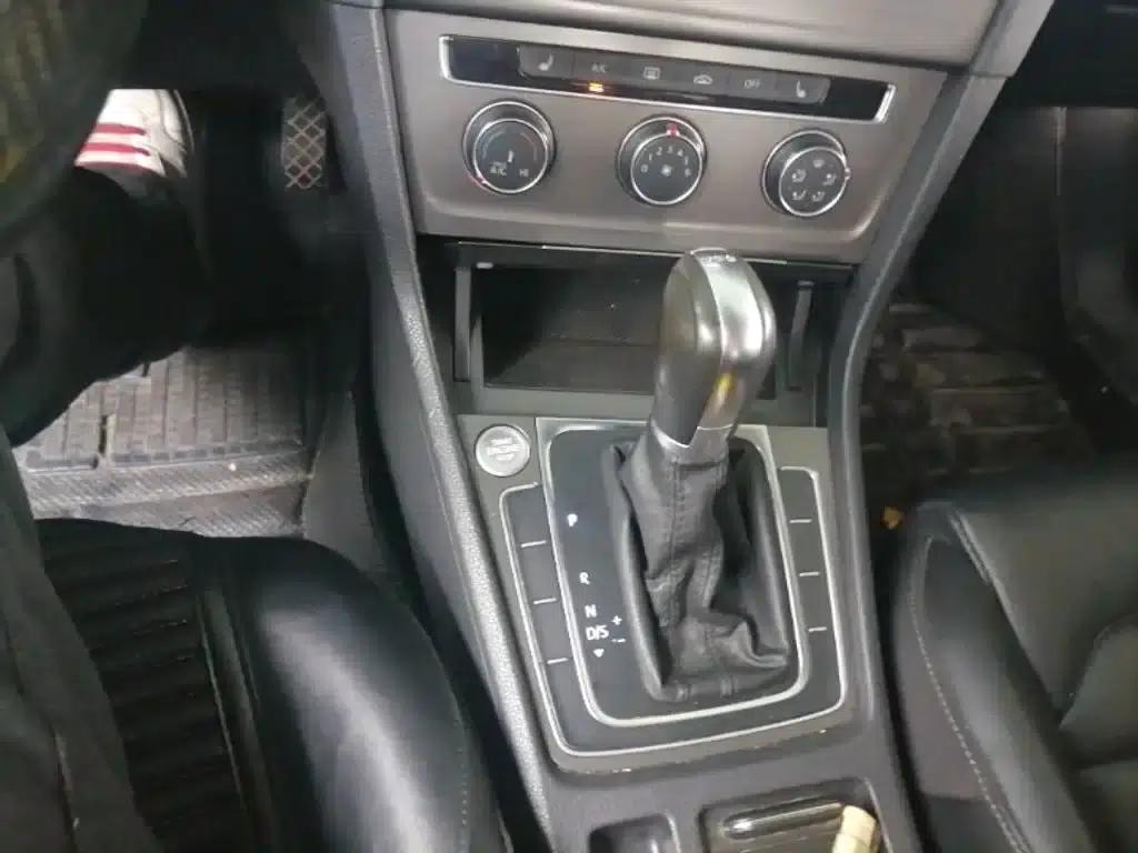 2016 Golf 230TSI Automatic Luxury — миниатюра 21