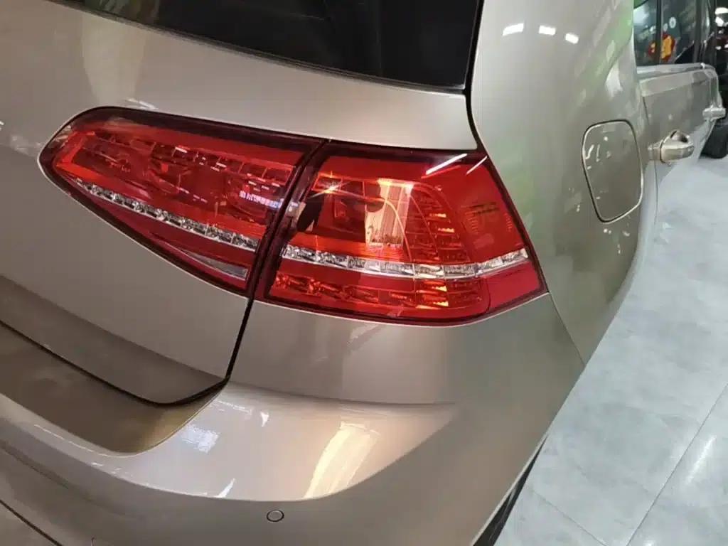 2015 Golf 1.4TSI Automatic Luxury — миниатюра 24