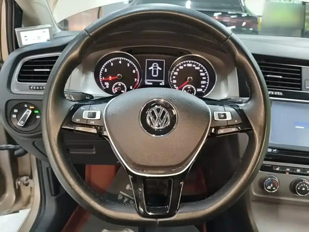 2015 Golf 1.4TSI Automatic Luxury — миниатюра 7