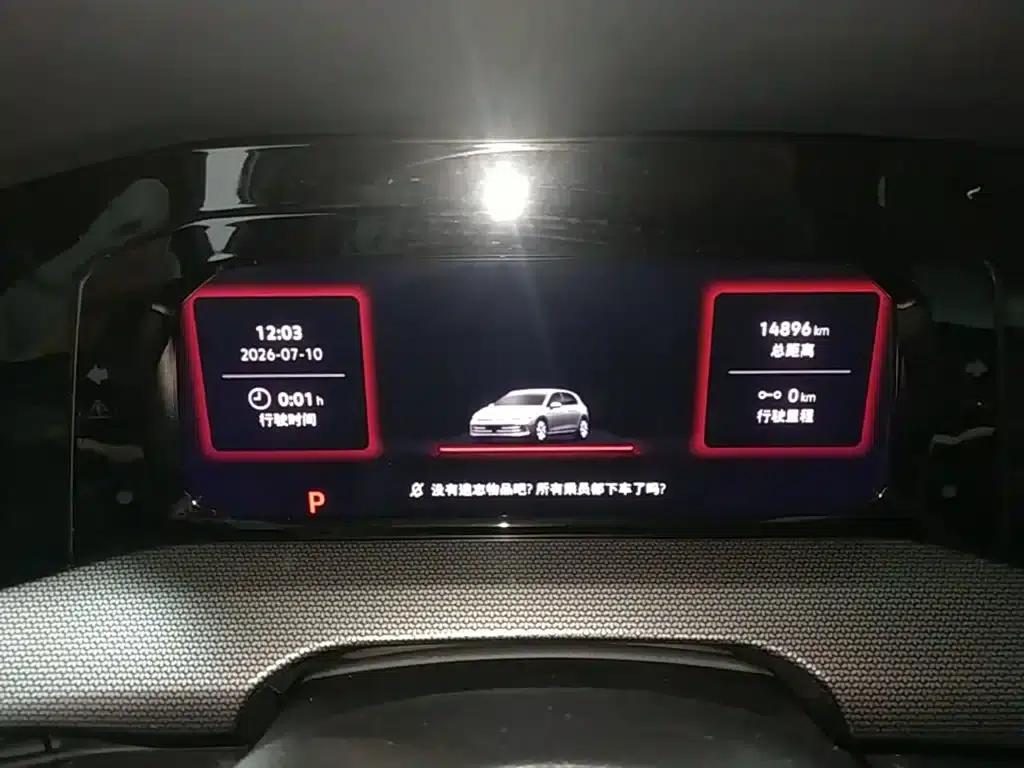 2025 Golf 300TSI R-Line — миниатюра 12