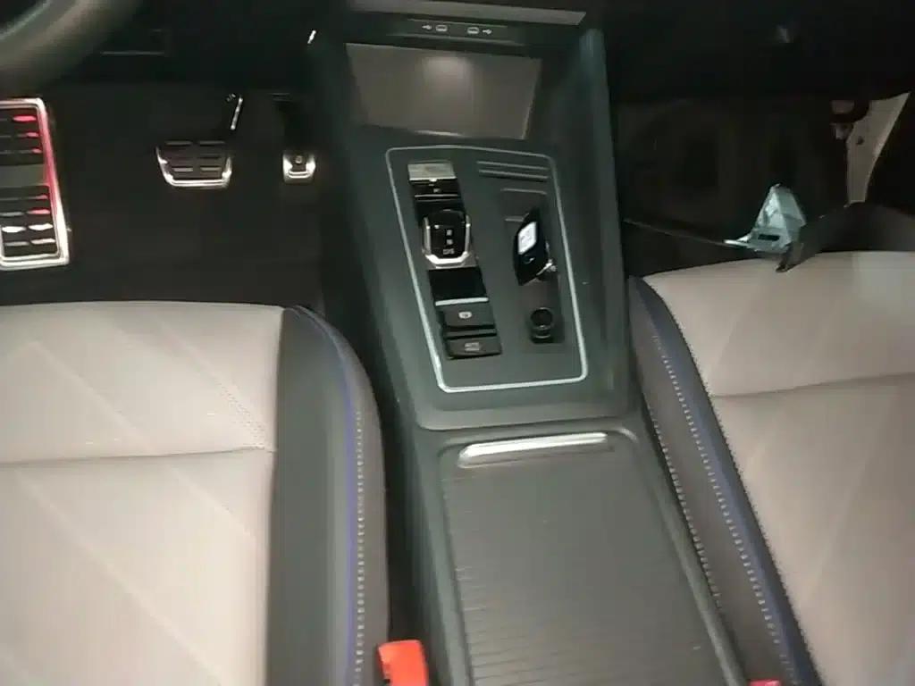 2025 Golf 300TSI R-Line — миниатюра 14