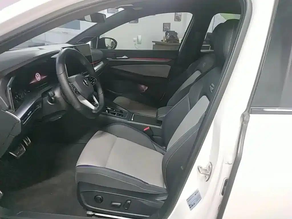 2025 Golf 300TSI R-Line — миниатюра 15