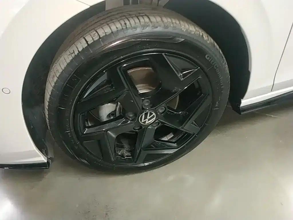 2025 Golf 300TSI R-Line — миниатюра 23