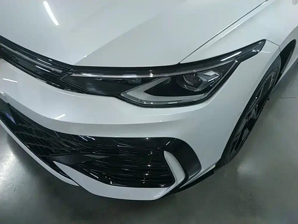 2025 Golf 300TSI R-Line — миниатюра 24
