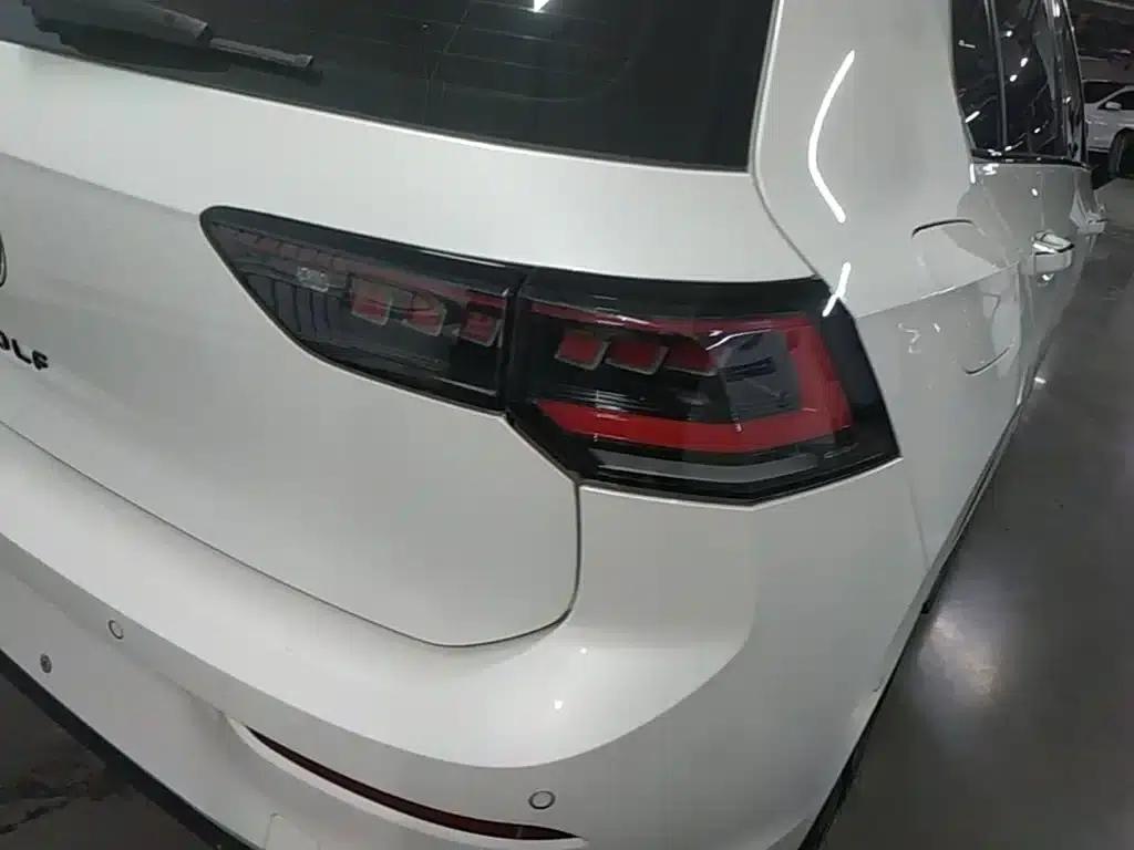 2025 Golf 300TSI R-Line — миниатюра 8