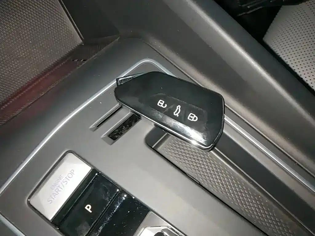 2025 Golf 300TSI R-Line — миниатюра 9