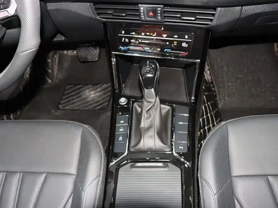 2025 Volkswagen Passat 330TSI Elite Edition — миниатюра 14