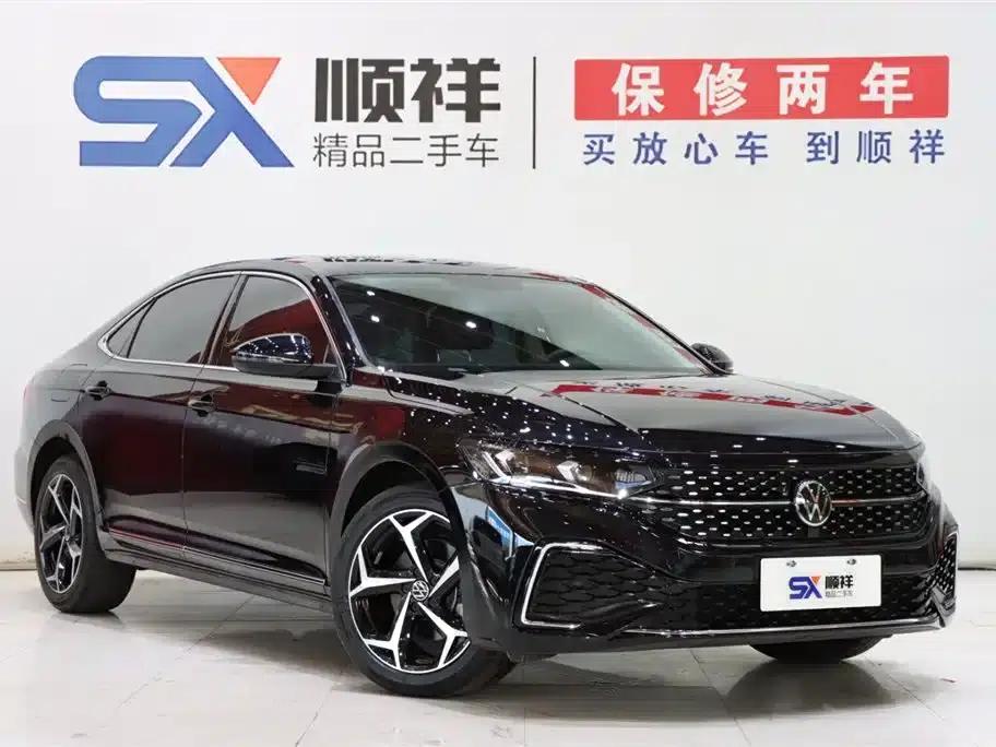 2025 Volkswagen Passat 330TSI Elite Edition — миниатюра 3