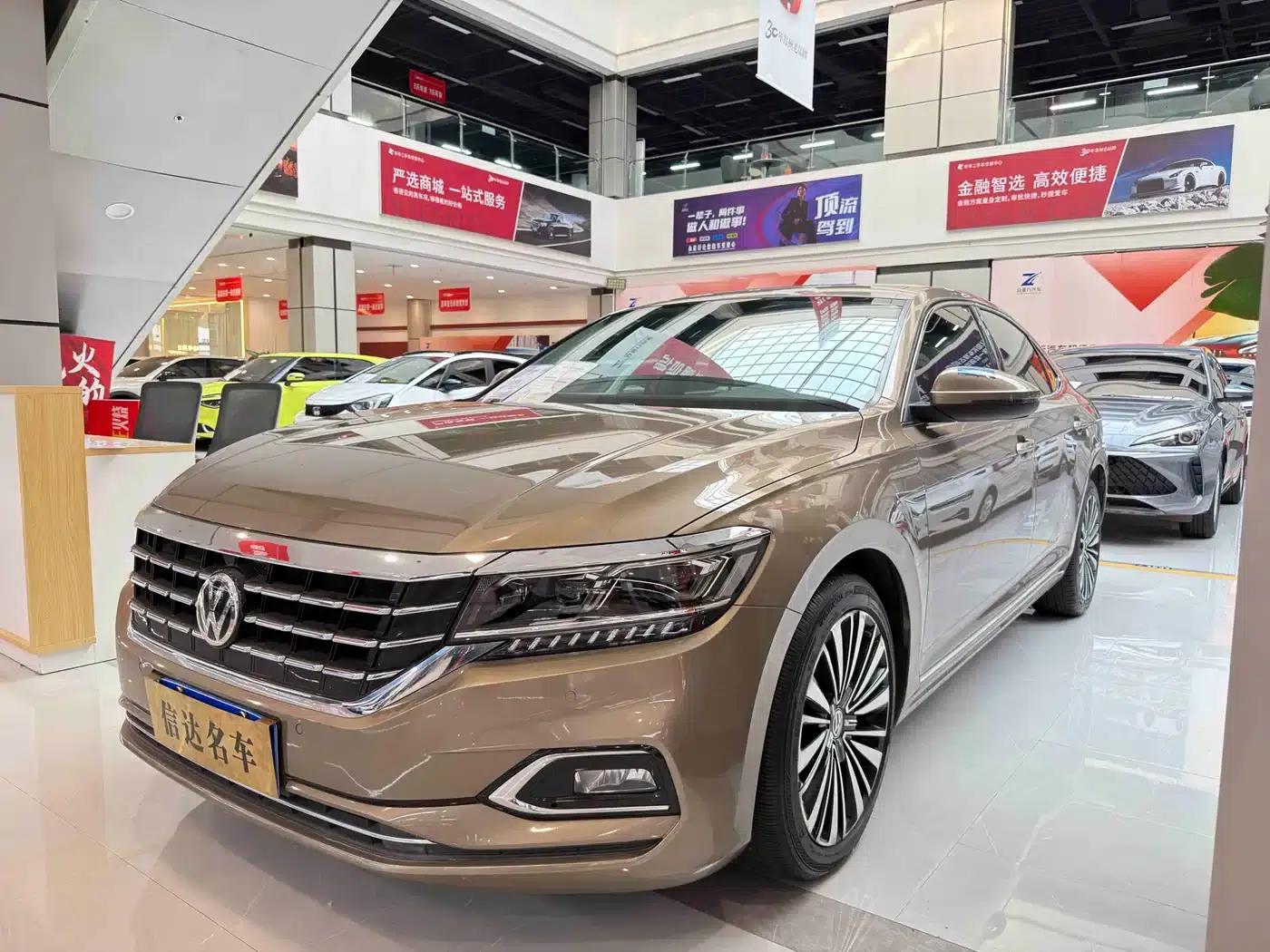 2020 Volkswagen Passat 330TSI Luxury Edition (China VI Emission Standard) — миниатюра 1
